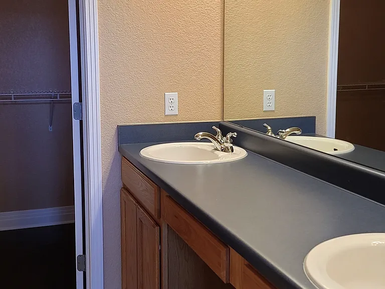 180 Poplar St #L — Photo 15
