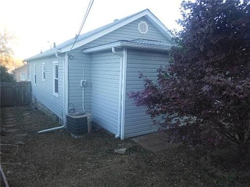 5th image of 112 Drury Ave
