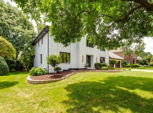 2221 Donegal Dr, Darien, IL 60561