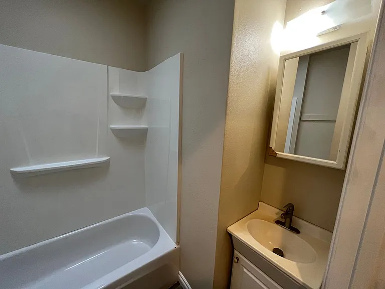 Davis Place Apartments — Photo 8