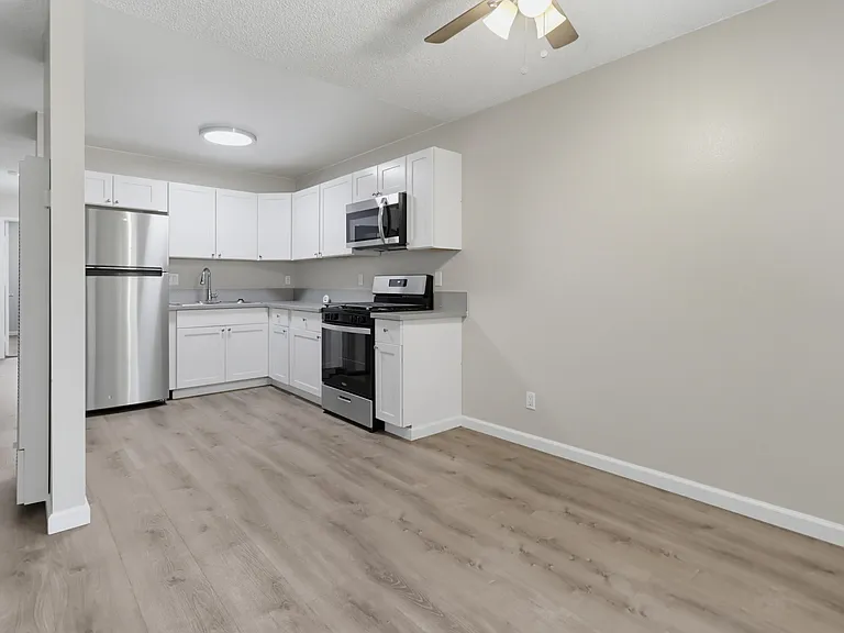 Moss Garden Apartments — Photo 23