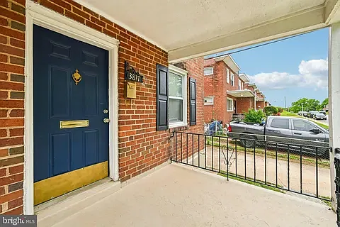 3 bed, 1330 sqft, $1,800 — Photo 1