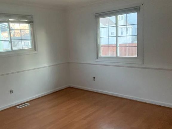 3rd image of 355 Howard Ave