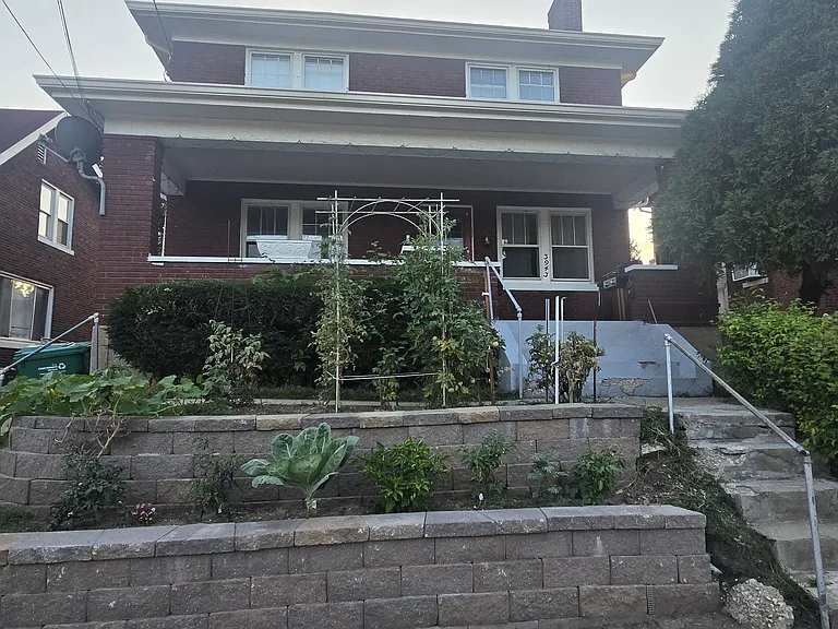 Apt is in the top 2nd floor