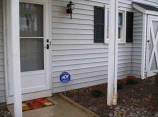 63 Junco Ct, Three Bridges, NJ 08887