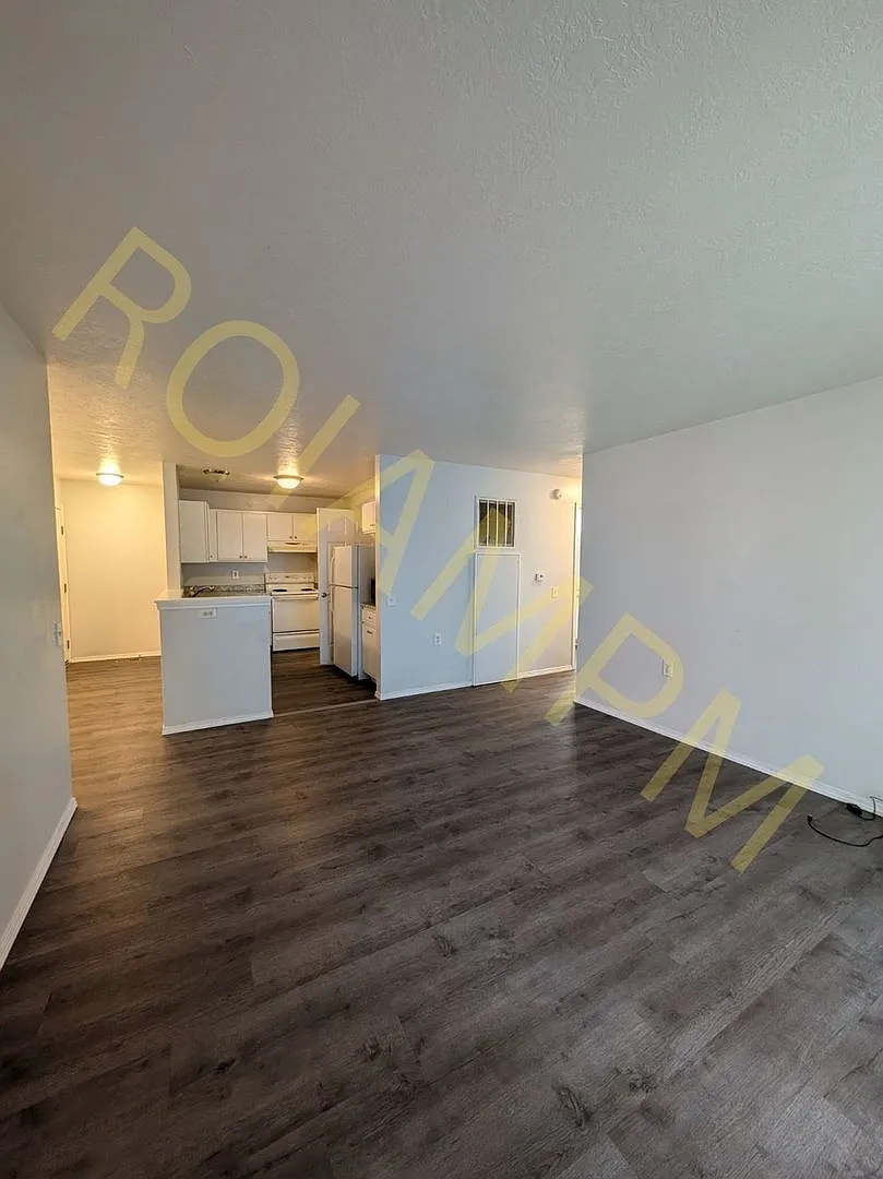 319 Lenore St — Photo 3