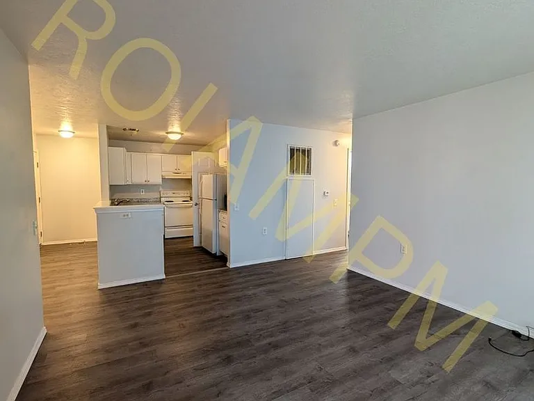 319 Lenore St — Photo 3