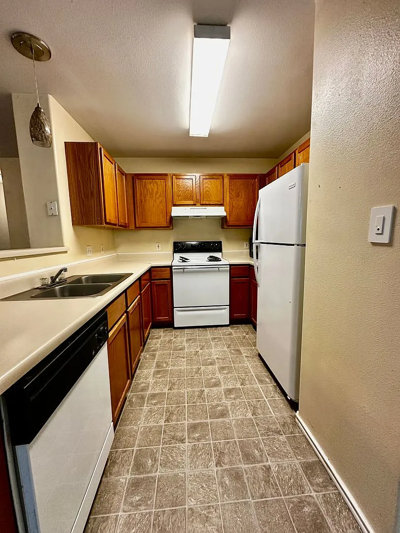 Building Photo - 125 Amelia Ct