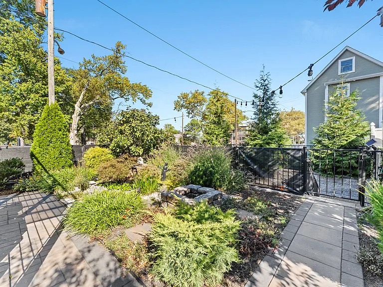 76 Condict St — Photo 34
