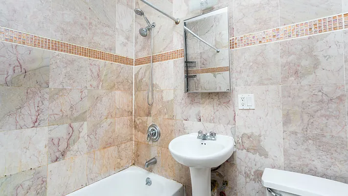 Rented by Nooklyn NYC LLC | media 28