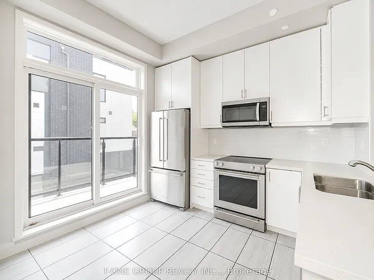 55 Sutton Ave — Photo 20