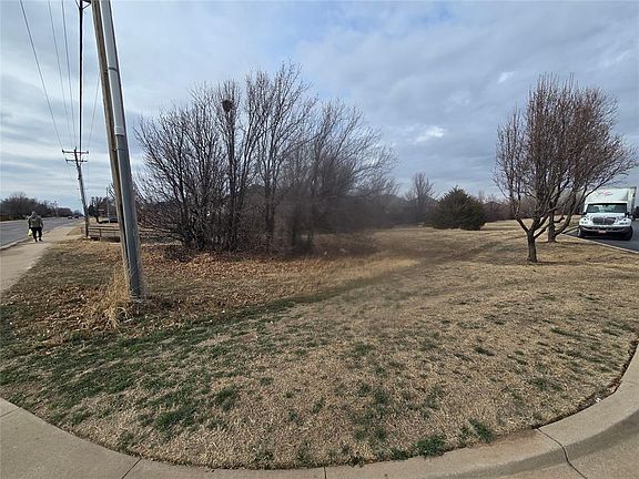 4th image of 1451 S Morgan Rd