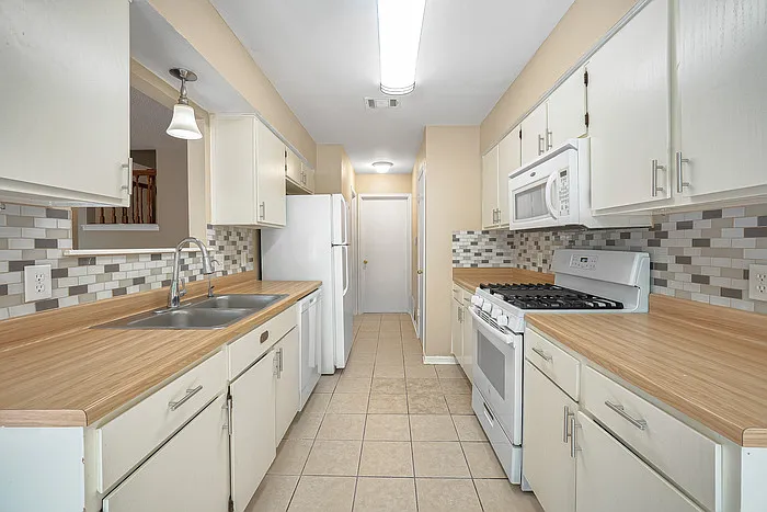 14203 Sussman Ct #B — Photo 6