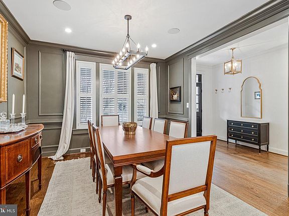 5th image of 2916 18th St NW