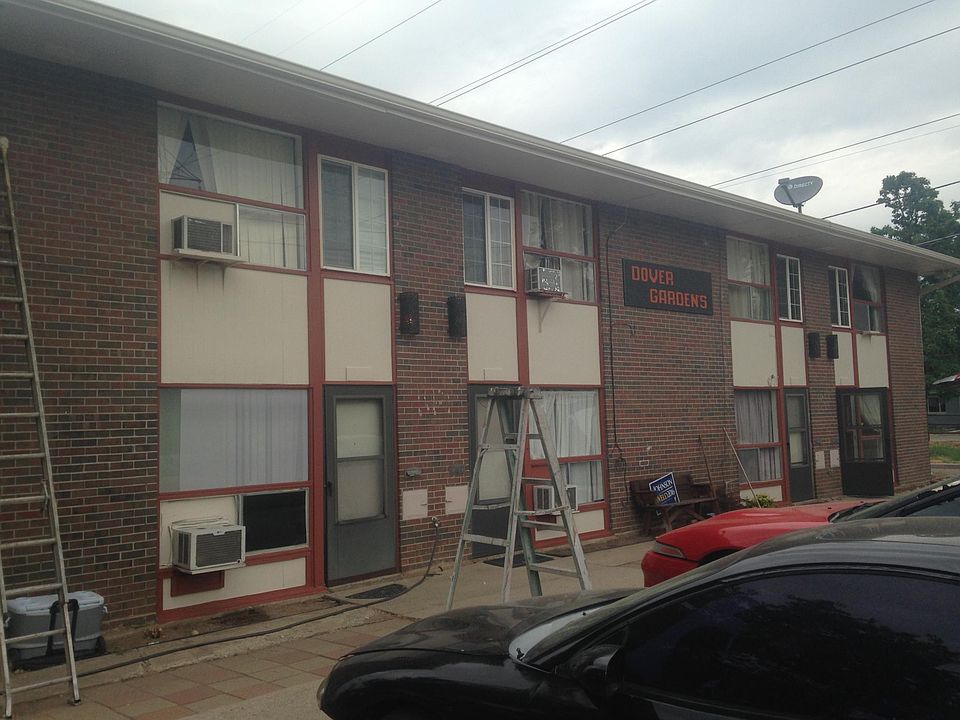 Front of 4 plex Dover Gardens painting completed