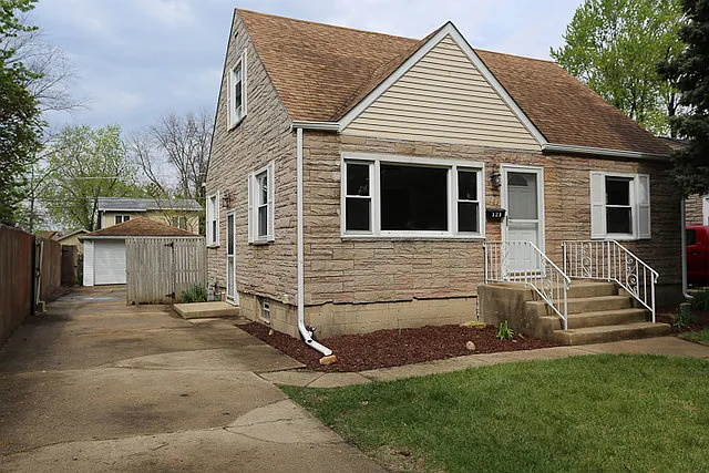 121 Earl Ave photo 1