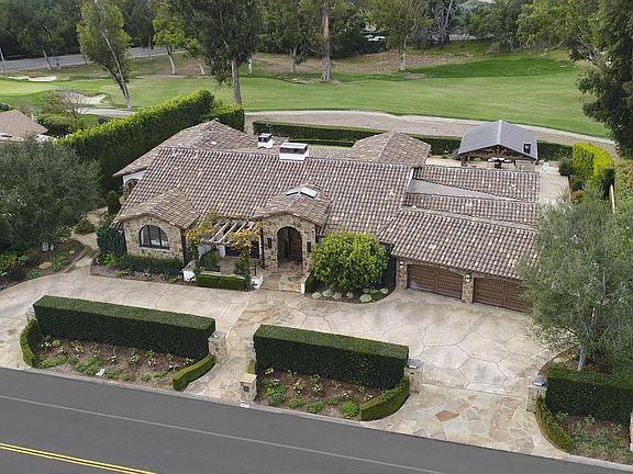2nd image of 4127 Clubhouse Dr