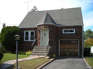 105 W View Ave, Paramus, NJ 07652