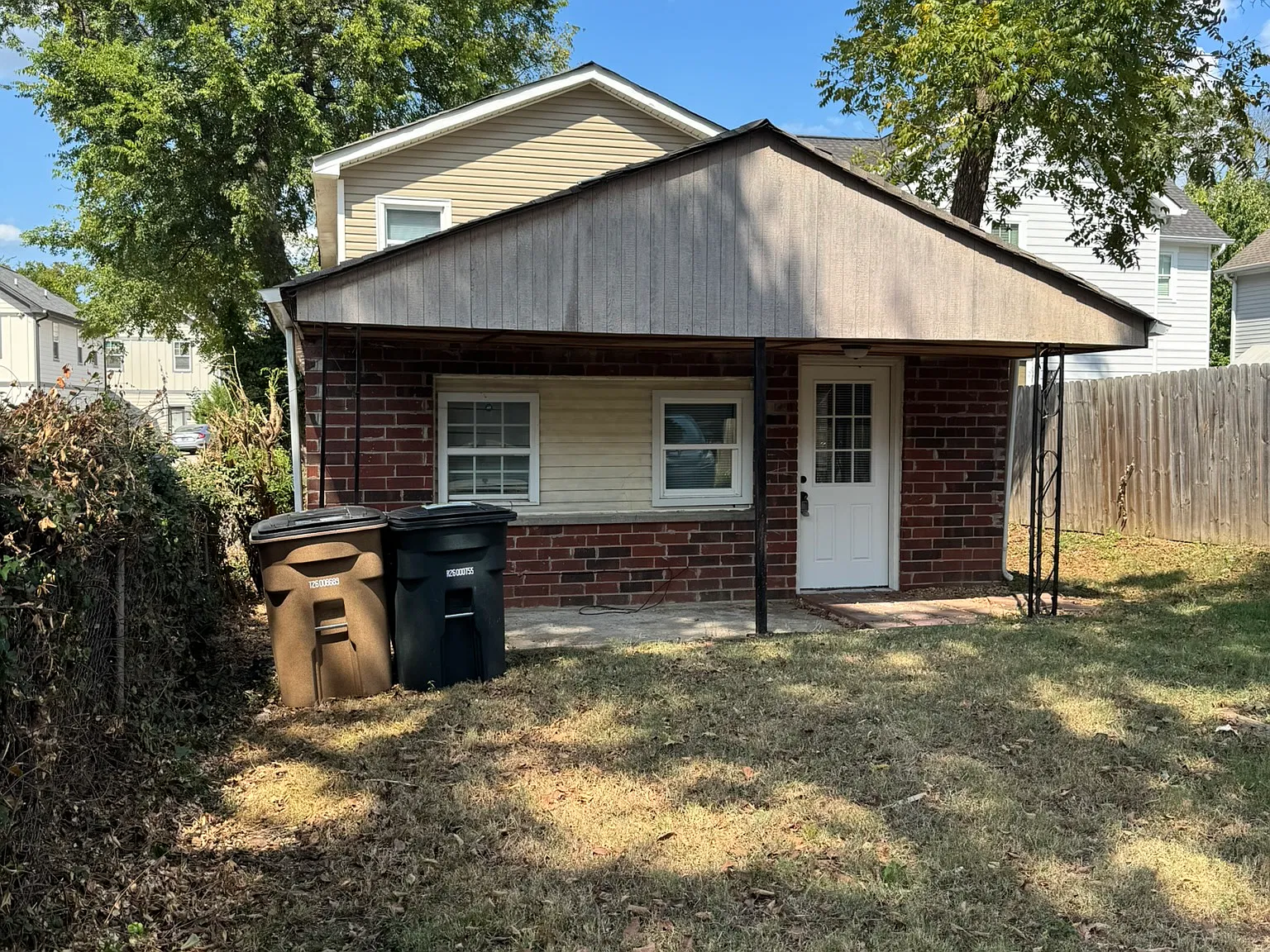 2406 Hyde St — Photo 3
