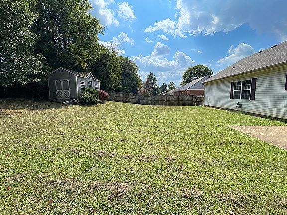 4th image of 145 Brookfield Cir