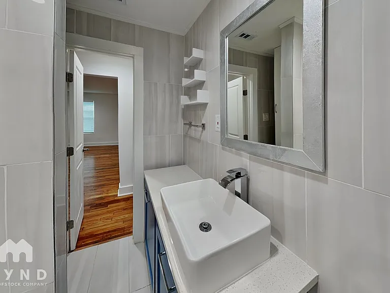 2718 Lawrence St — Photo 12