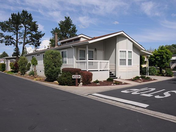 3rd image of 42 Dewey Cir