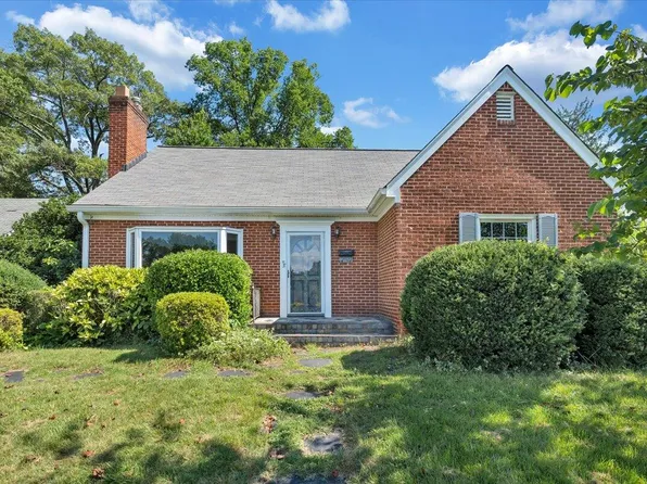 2521 Fairway Dr SW, Roanoke, VA 24015