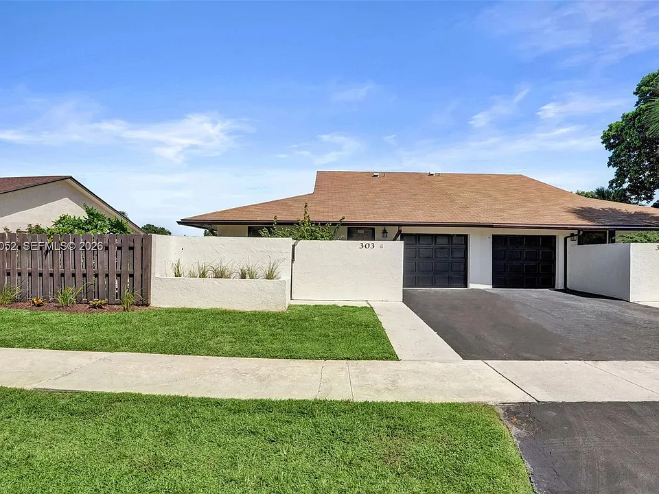 303 SW 28th Ave #303