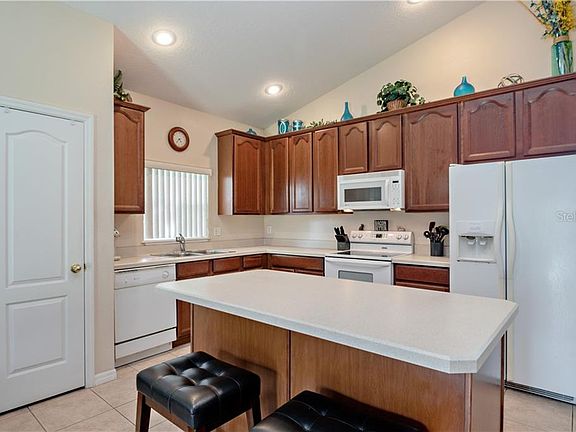 5th image of 216 Clydesdale Cir