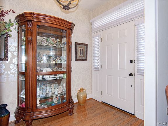 3rd image of 1517 Charleton Dr