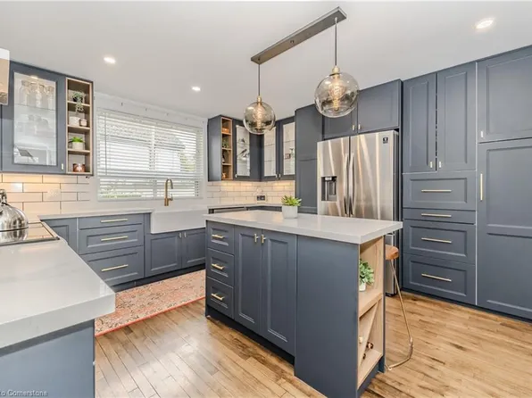 54 Stanley St, Cambridge, ON N1S 2A6