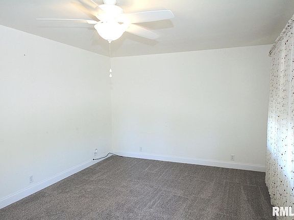3rd image of 304 S Poplar St