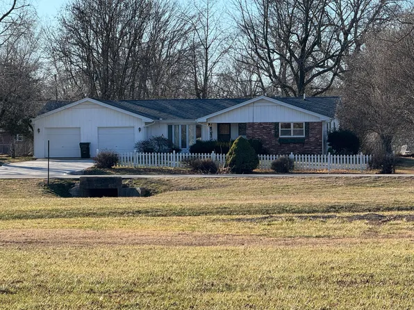 1305 S Jefferson Avenue, Aurora, MO 65605