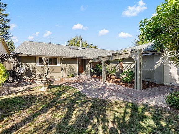 2nd image of 360 Brookhaven Court