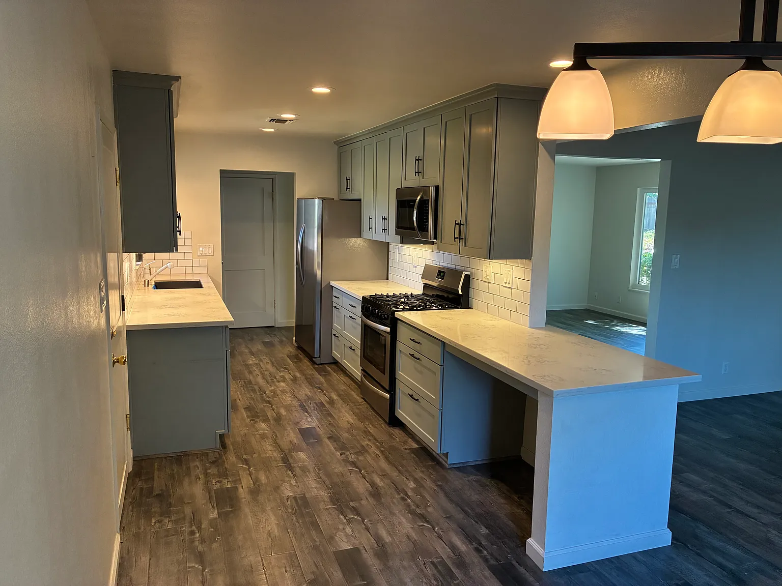 3 bed, 1368 sqft, $3,250 — Photo 2