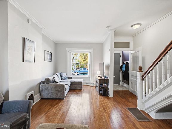 3rd image of 2940 W Girard Ave