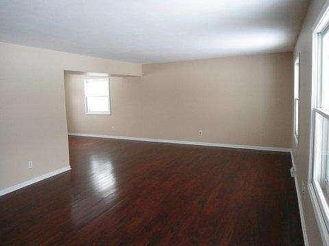 1st image of 407 Fox River Hills Dr