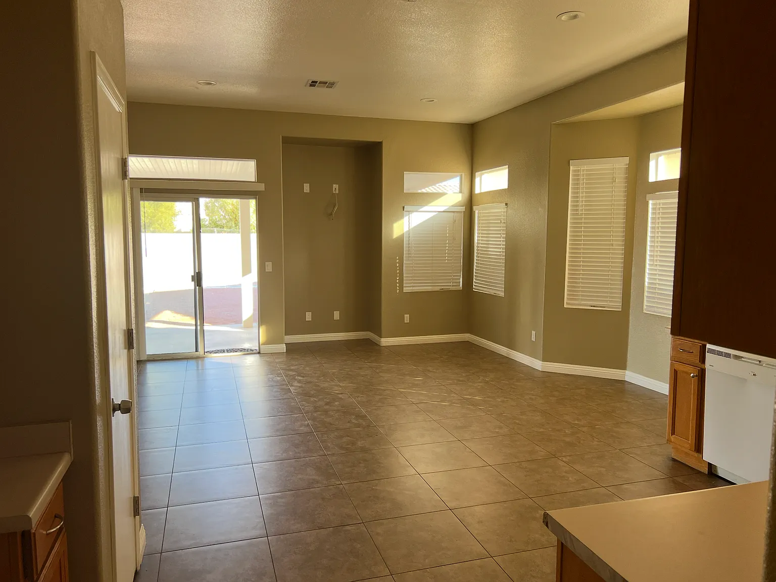 3 bed, $2,500 — Photo 3