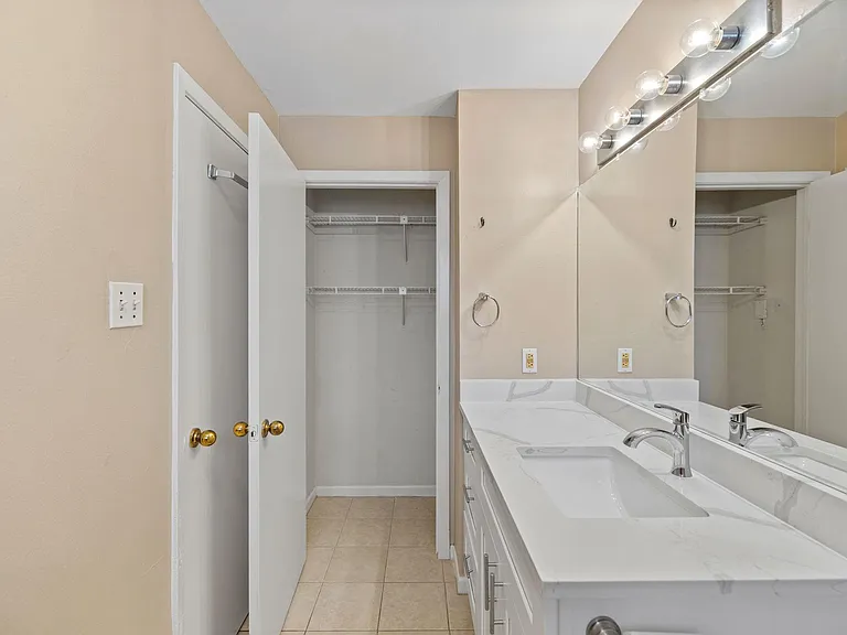 712 Graham Pl #203 — Photo 25