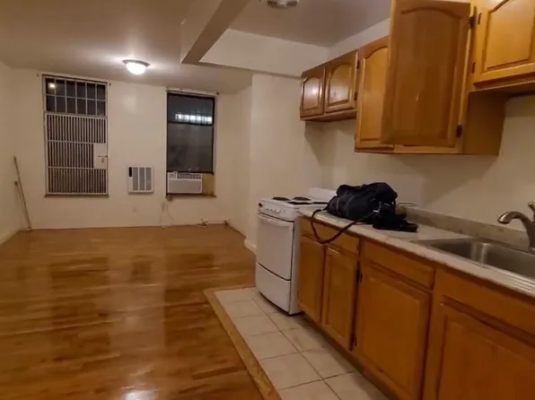 2175 3rd Avenue image 1 of 6