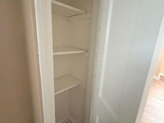 4th image of 387 Boyd St #B