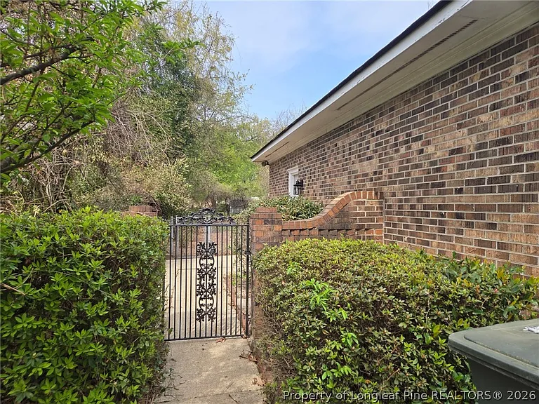 425 Dunmore Rd — Photo 21