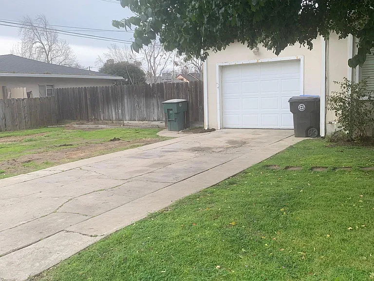 249 N Fremont Ave — Photo 2