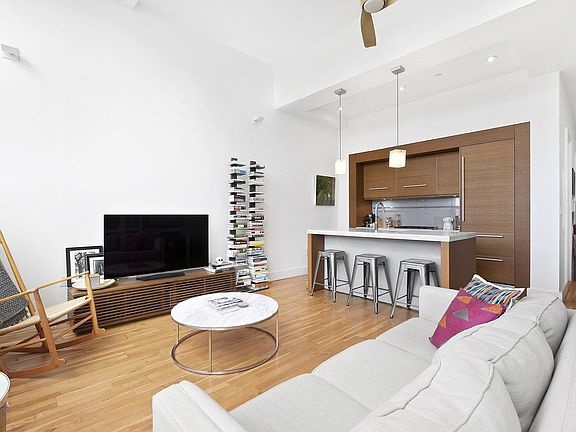3rd image of 360 Furman St APT 916