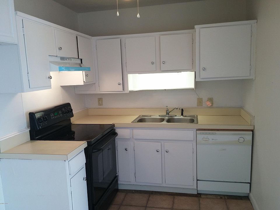 2nd image of 3875 Deauville St