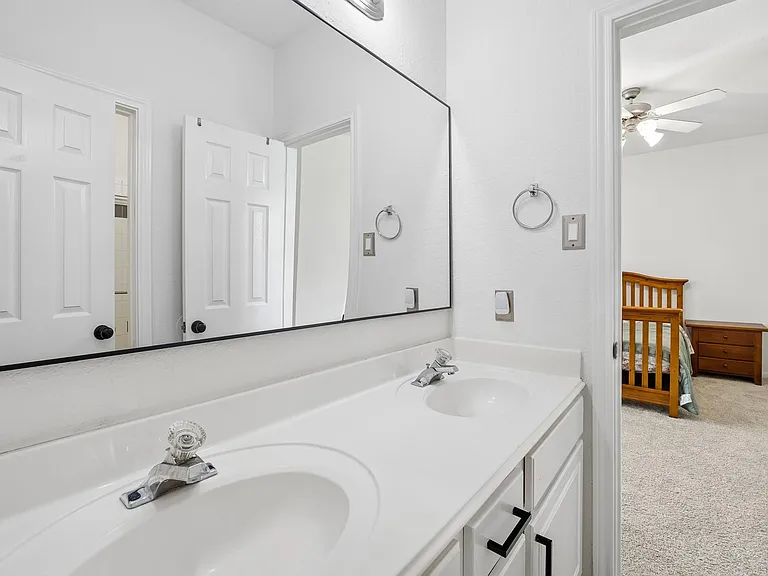 14 Guinevere Pl — Photo 26