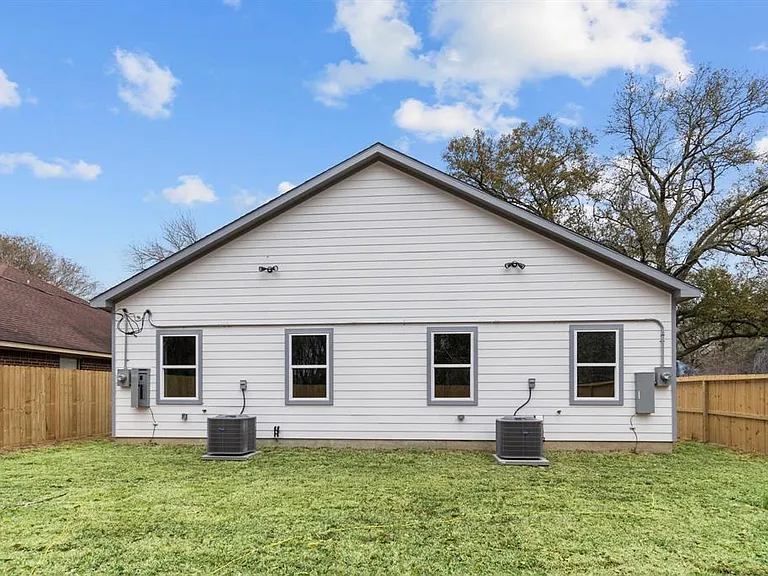 1010 Junell St — Photo 15