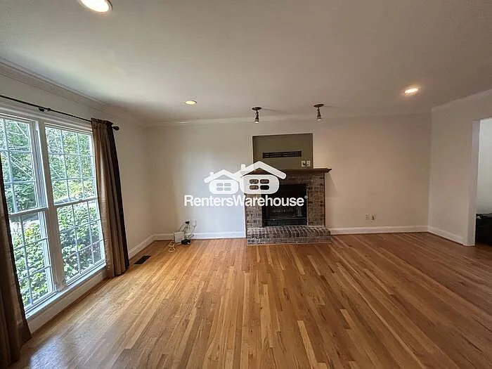2501 Crestwood Cir — Photo 10
