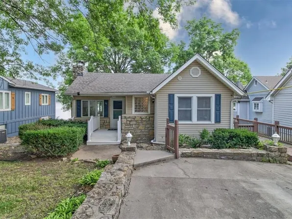 63 Anchor Dr, Lake Tapawingo, MO 64015