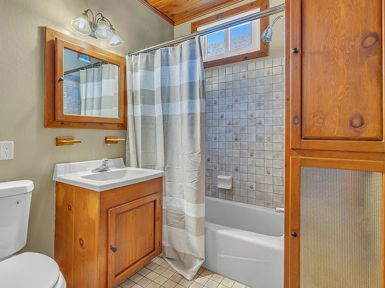 Bathroom - main floor